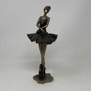 SEYMOUR MANN Resin Ballerina Figurine On Point Arms Front